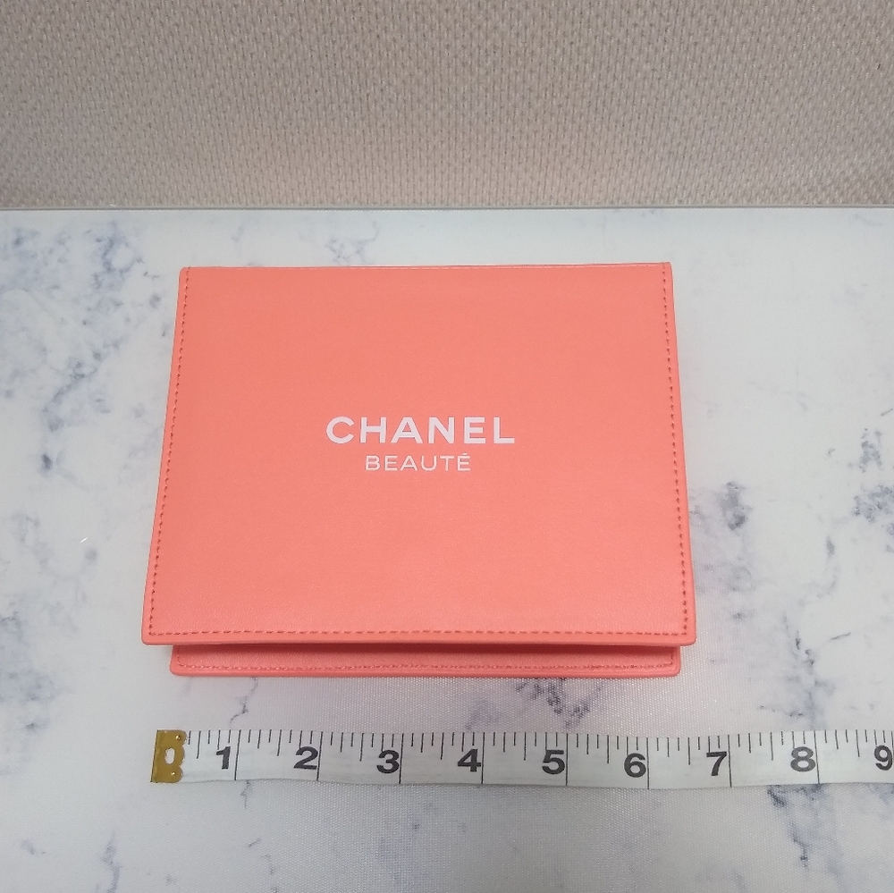 Chanel Makeup Takeaways The Nature Getaway Limited Edition Pouch Clutch - Picture 9 of 11